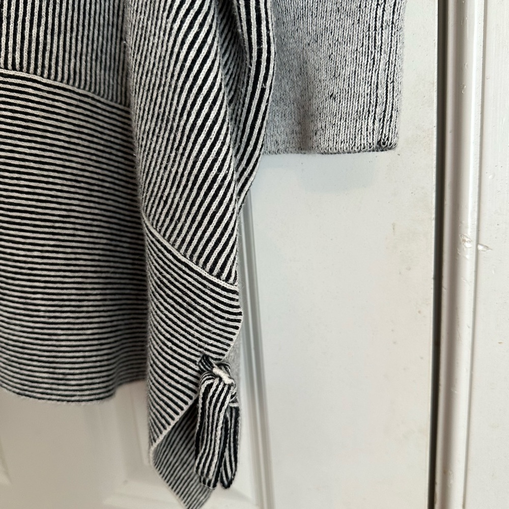 CAbi Navy and White Cardigan Sweater Relaxed Fit - Picture 5 of 7